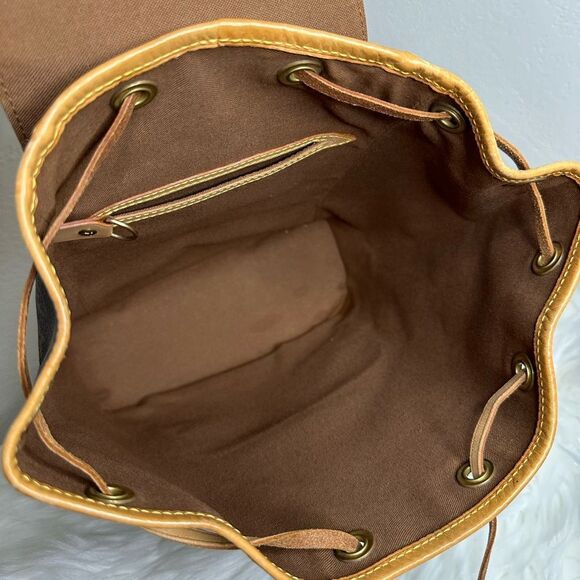 💯 Authentic Louis Vuitton Monogram Backpack 🍀 - Picture 5 of 16